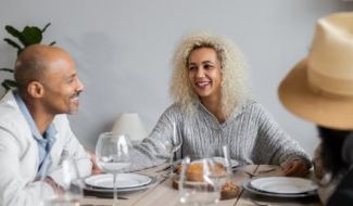 Mesa quadrada, retangular ou redonda? Te ajudamos a entender qual é a mais adequada para a sua casa Mesa quadrada, retangular ou redonda? Te ajudamos a entender qual é a mais adequada para a sua casa